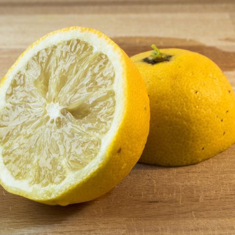 Kwas cytrynowy w domu: zastosowania przy sprzątaniu i odkamienianiu