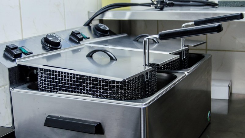 Czyszczenie frytownicy powietrznej: jak to robić po każdym użyciu