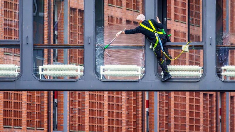 Które środki czyszczące nigdy nie powinny być łączone? 7 groźnych połączeń