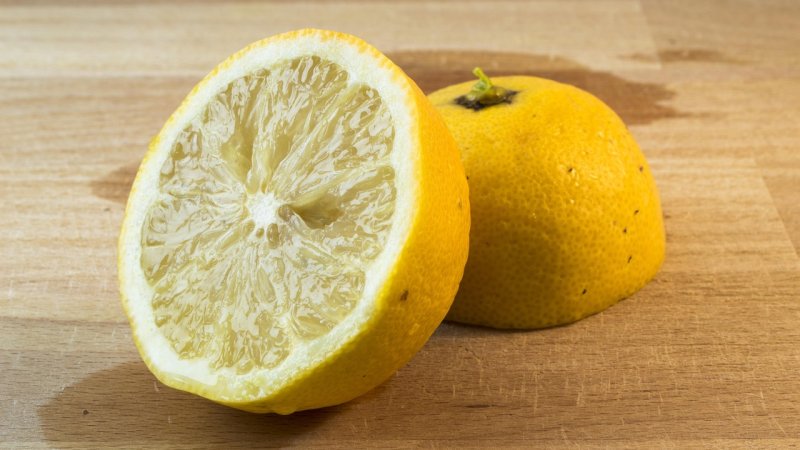 Kwas cytrynowy w domu: zastosowania przy sprzątaniu i odkamienianiu